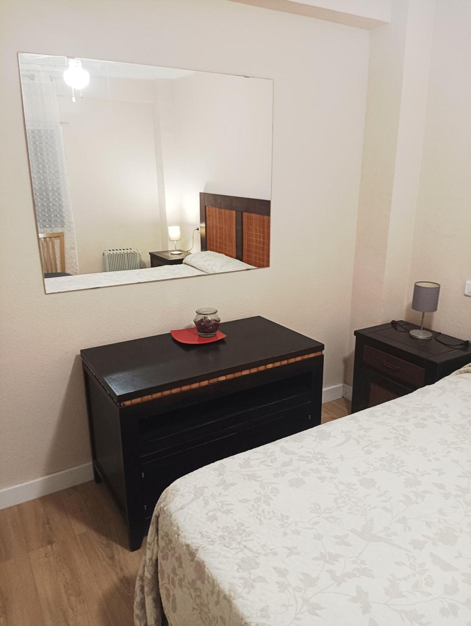 Habitaciones En Apartamento Compartido Delicias Room Cerca Del Mar, Aeropuerto, Ave Y Metro Málaga Eksteriør bilde
